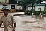 Sét đánh trúng nhà máy đường, gần 2.000 tấn mật mía tràn ra ngoài