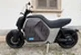 Xe máy điện mới ra mắt: Cốp to hơn gấp 3 lần Honda Lead, chạy 140km/sạc