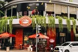 Highlands Coffee tăng doanh số 47%, mạnh nhất trong nhóm thương hiệu quốc tế: Vì sao Jollibee lại nhường quyền kiểm soát?