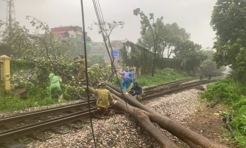 Thông đường trong đêm, ngành đường sắt cơ bản khắc phục xong hậu quả do bão số 3