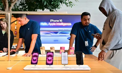 Apple và cú lừa AI: Điện thoại iPhone chưa đủ sức đem lại trải nghiệm AI hoàn hảo, tốn tiền và quá phụ thuộc vào phần cứng thay vì bản miễn phí như Facebook