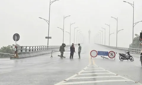 Bão số 5 bất ngờ đứng yên suốt 3 tiếng trước khi đổ bộ có thể gây ra nguy hiểm gì?