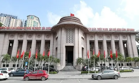 Ngày 26/8: Ngân hàng Nhà nước tiếp tục bán USD can thiệp, giá đô ngân hàng tăng trở lại
