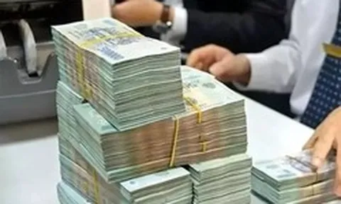 Vì sao nhiều người mang tiền gửi ngân hàng?