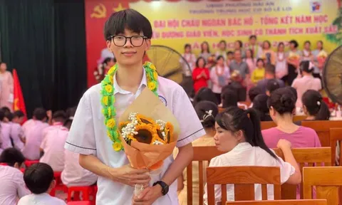 Cậu bé mồ côi viết nên kỳ tích trở thành thủ khoa trường chuyên