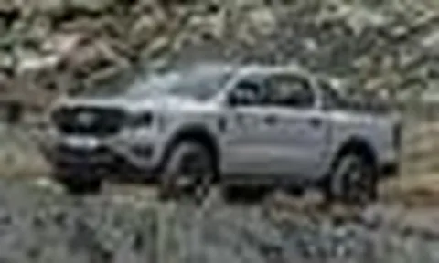 Ford Ranger Wolftrak ra mắt tại quốc gia ngay sát Việt Nam: Giá quy đổi 747 triệu đồng, nằm giữa XLS và Wildtrak