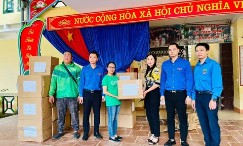 Grab Việt Nam trao tặng hỗ trợ cho người dân bị ảnh hưởng bởi bão, lũ ở miền Bắc