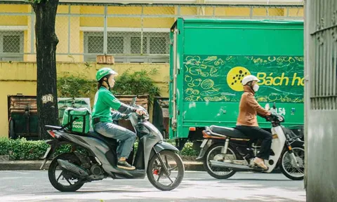 Grab Việt Nam hỗ trợ đối tác tài xế xe xăng và xe điện tuần thứ tư liên tiếp