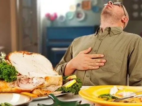 Nguy cơ đột quỵ từ những thói quen nhiều người mắc phải trước khi đi ngủ