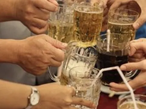 Ép người khác uống rượu, bia sẽ bị phạt 3 triệu đồng