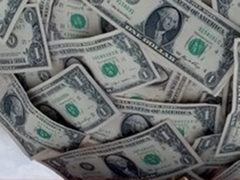 Tổng nợ toàn cầu chạm mức kỷ lục trên 365.000 tỷ USD