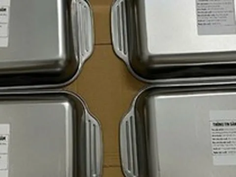 “Vua Khay-Inox” bị xử phạt vì bán hơn 2.000 sản phẩm vi phạm nhãn hàng hóa