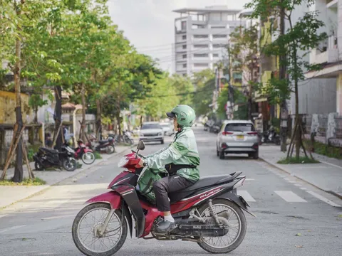 Grab tiếp tục tung chương trình hỗ trợ đối tác tài xế xe xăng và xe điện khắp cả nước