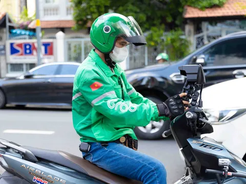Grab Việt Nam hỗ trợ đối tác tài xế xe xăng và xe điện tuần thứ ba liên tiếp