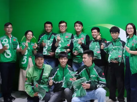 Grab trao tặng hơn 35.000 phần quà cho các đối tác tài xế